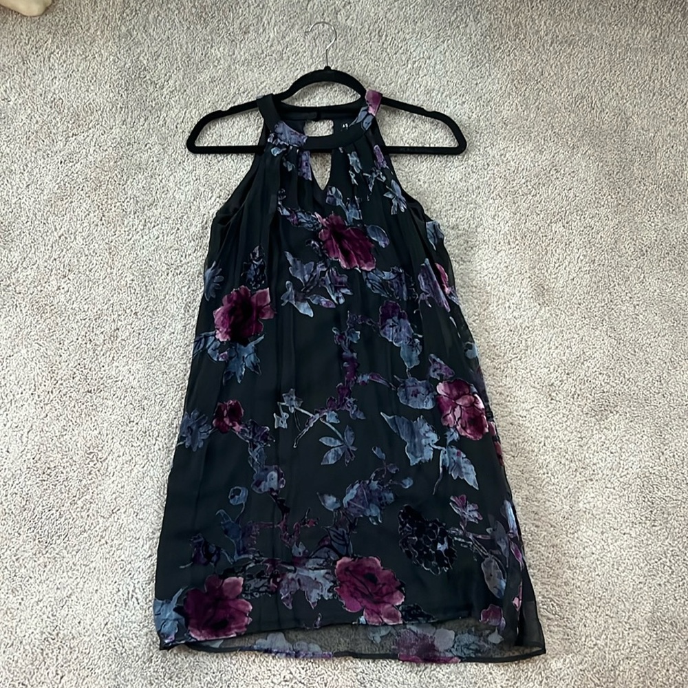 Velvet details, short shift dress